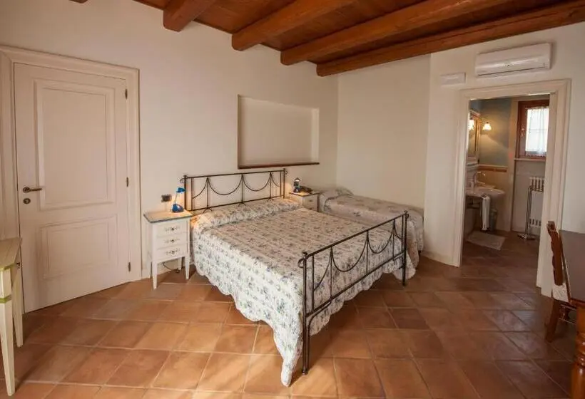 スタンダードトリプルルーム, Agriturismo La Sorgente