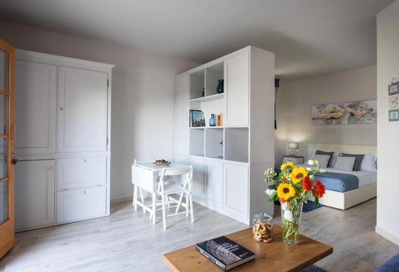 חדר דלוקס, I Pianelli