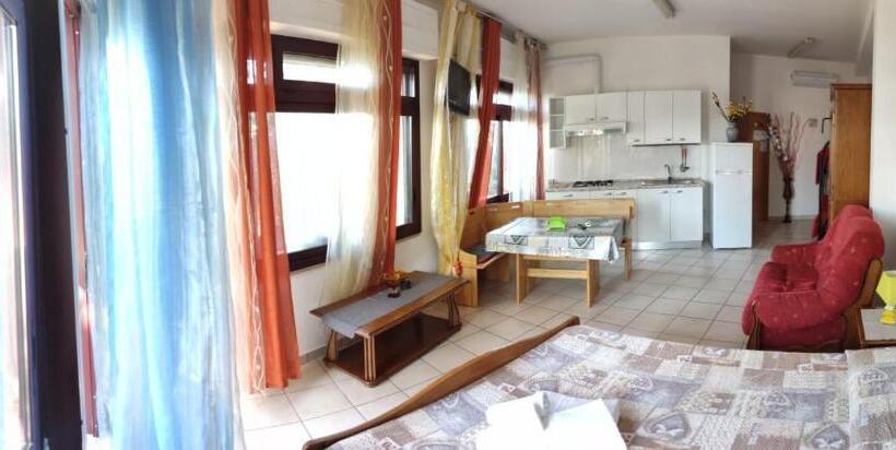 סטודיו סטנדרטי נוף לגינה, La Palma Residence Torre San Giovanni