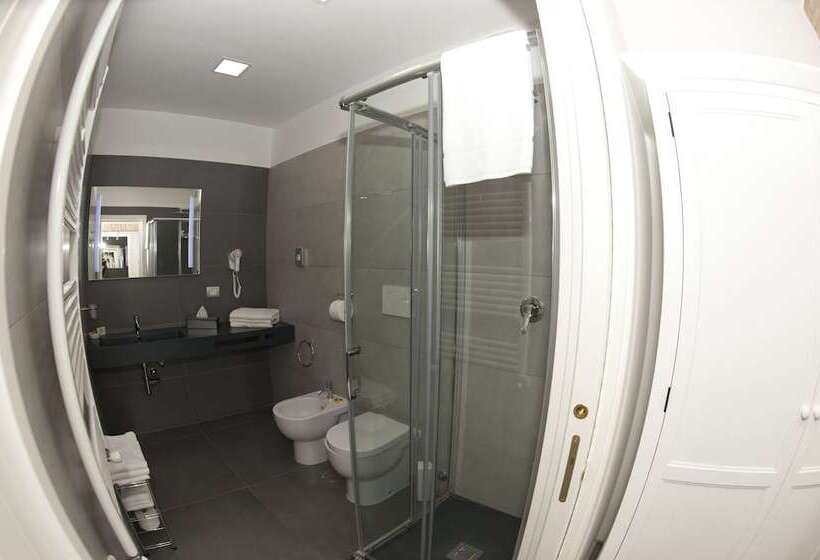 חדר סטנדרט לארבעה, Atlantis Inn Castelgandolfo