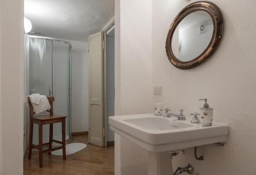 اتاق استاندارد با سرویس بهداشتی مشترک, Villa Del Cigno