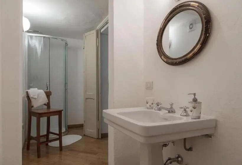 اتاق استاندارد با سرویس بهداشتی مشترک, Villa Del Cigno