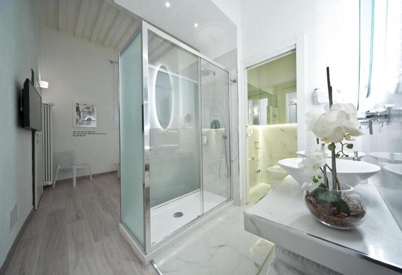 חדר סטנדרט, Whitehouse