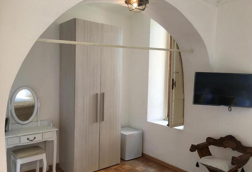 اتاق سوپریور با تخت بزرگ, La Tana Dei Leoni Affittacamere