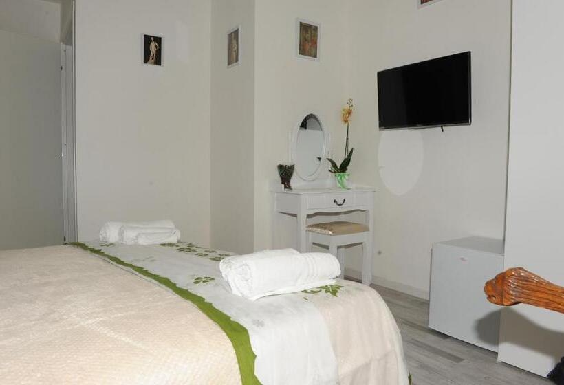 اتاق اکونومی, La Tana Dei Leoni Affittacamere