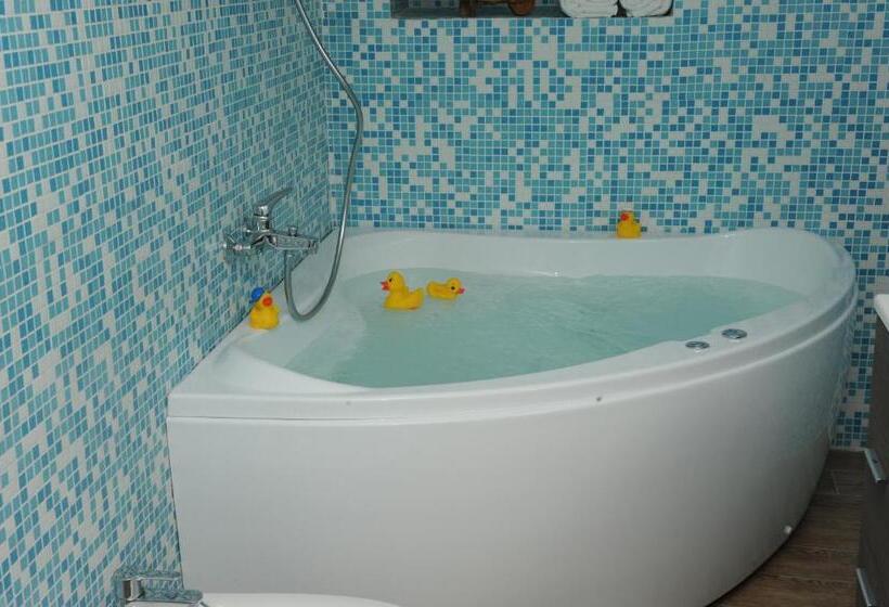 سوییت, La Tana Dei Leoni Affittacamere