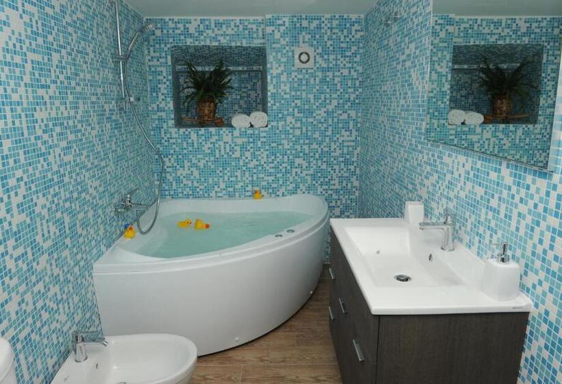 سوییت, La Tana Dei Leoni Affittacamere