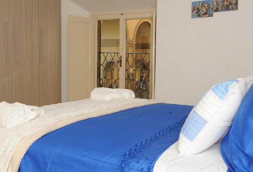 سوییت, La Tana Dei Leoni Affittacamere