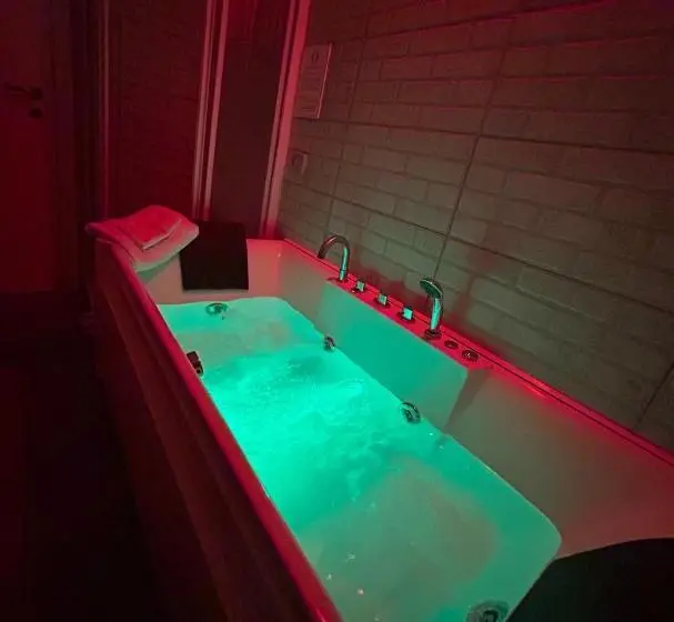 バスタブ付きスタンダードルーム, Roomyitalia Guest House Il Faraone