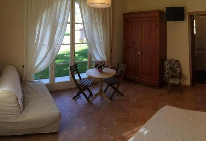 اتاق استاندارد چهارنفره با چشمانداز باغ, Agriturismo Terrarossa