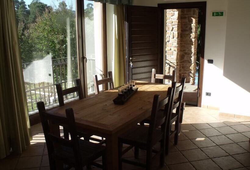 اتاق استاندارد سه تخته با چشم‌انداز باغ, B&b Podere Montese