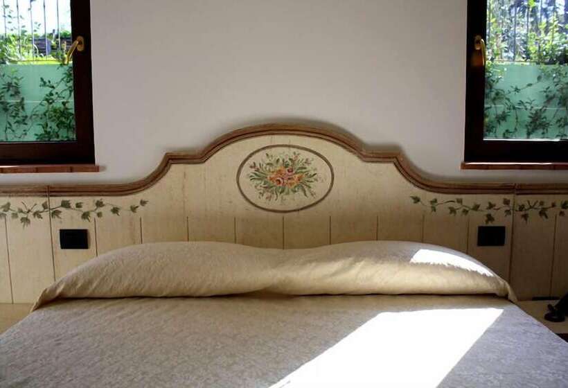 Трехместный Номер Стандарт Вид на Сад, B&b Podere Montese