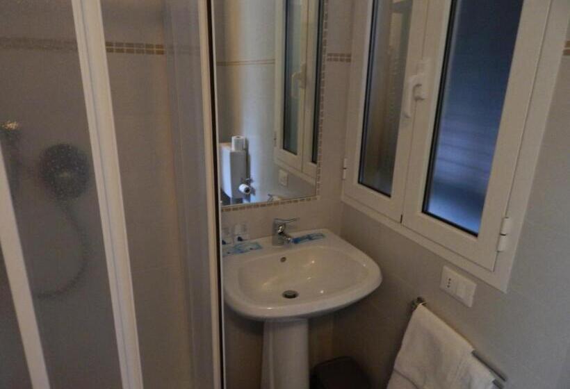 غرفة أساسية ثلاثية, Il Melograno