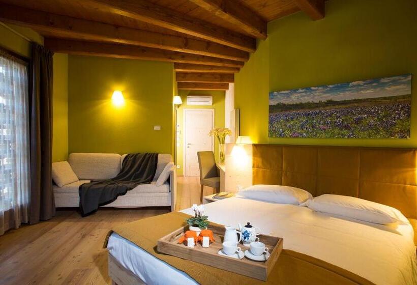 חדר סטנדרט לארבעה, La Burla