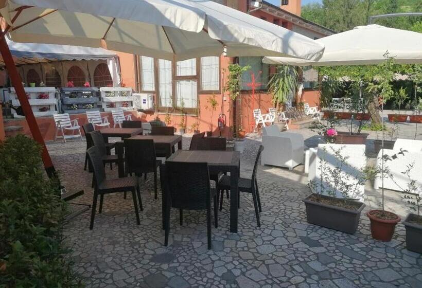 غرفة قياسية ثلاثية مزودة بشرفة, Relais Cà Del Rio