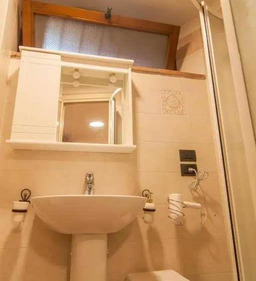 اتاق استاندارد با بالکن, Umbrian Concierge Alla Rocca