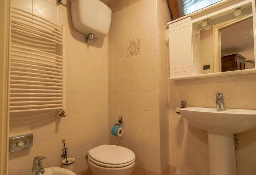 Chambre Standard avec Balcon, Umbrian Concierge   Alla Rocca