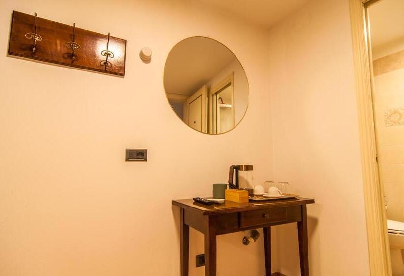 اتاق استاندارد با بالکن, Umbrian Concierge   Alla Rocca