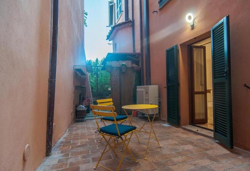 اتاق استاندارد با بالکن, Umbrian Concierge   Alla Rocca