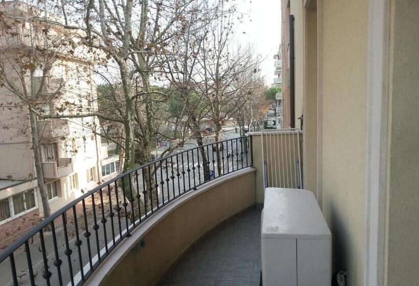 آپارتمان خانوادگی, Residenza Melucci