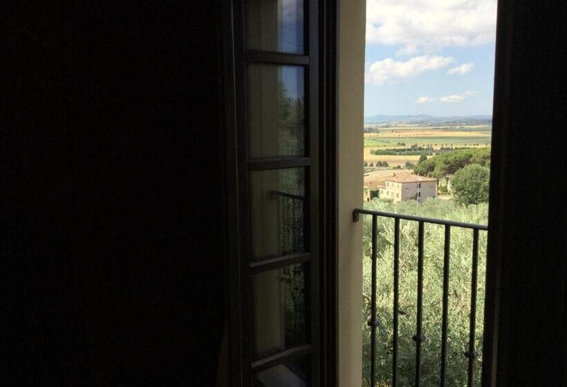 غرفة قياسية مزوَّدة بشُرفة, Agriturismo Borgo Tra Gli Olivi