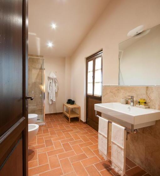 غرفة قياسية مزوَّدة بشُرفة, Agriturismo Borgo Tra Gli Olivi