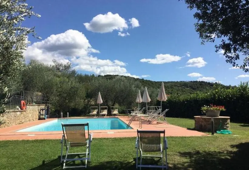 庭の見えるスタンダードトリプルルーム, Agriturismo Borgo Tra Gli Olivi