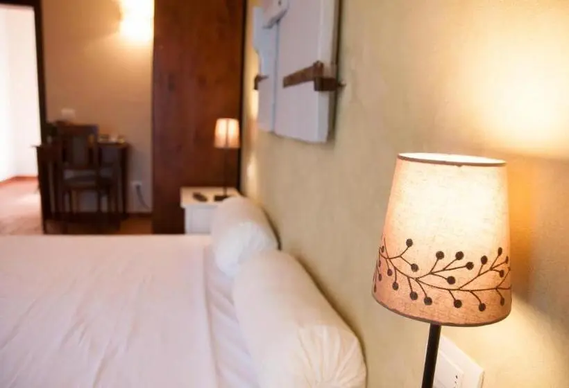 庭の見えるスタンダードトリプルルーム, Agriturismo Borgo Tra Gli Olivi