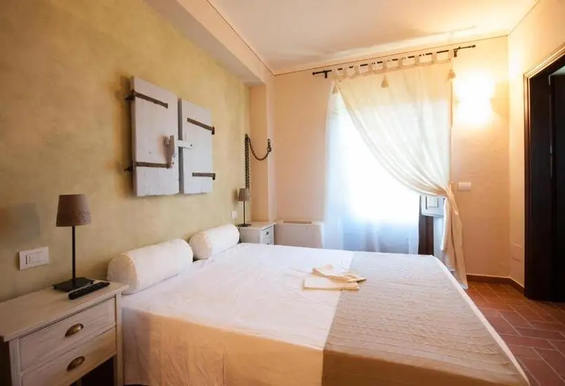 庭の見えるスタンダードトリプルルーム, Agriturismo Borgo Tra Gli Olivi