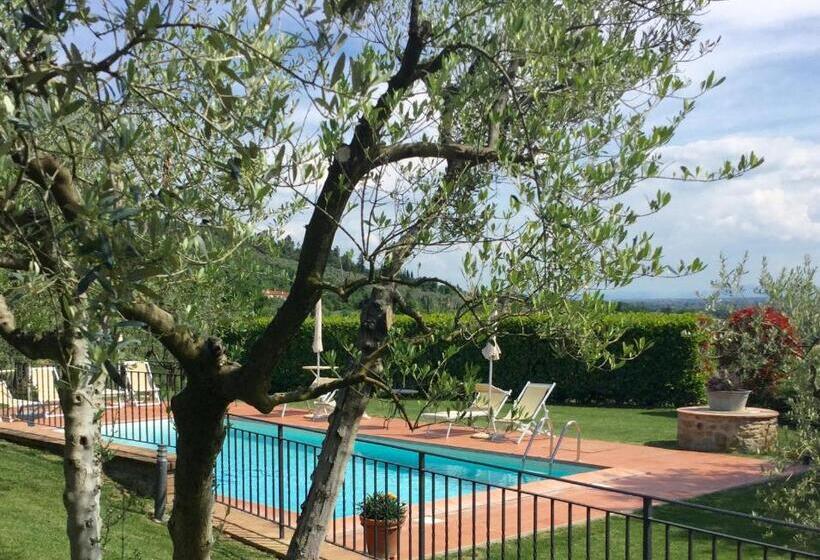 غرفة سوبيريور مطلة على حمام السباحة, Agriturismo Borgo Tra Gli Olivi