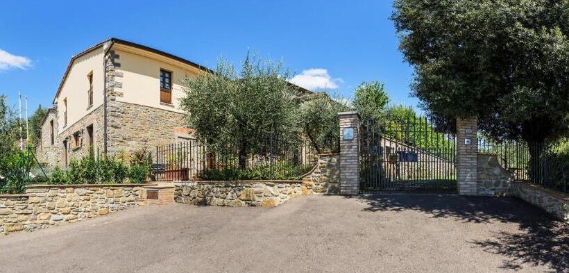 غرفة سوبيريور مطلة على حمام السباحة, Agriturismo Borgo Tra Gli Olivi