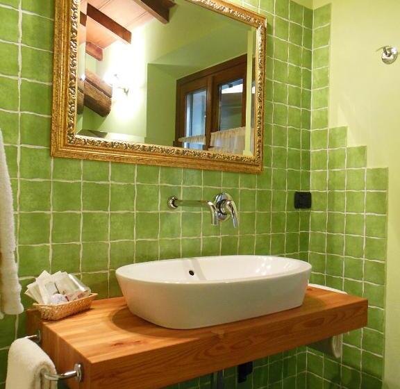 חדר סטנדרטי לארבעה עם חדר אמבטיה משותף, Antica Grancia Benedettina