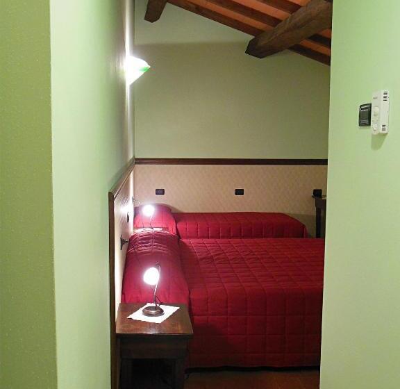 חדר סטנדרטי לארבעה עם חדר אמבטיה משותף, Antica Grancia Benedettina