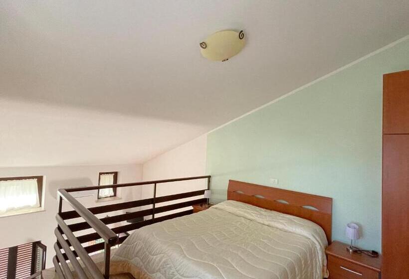 复式房间, La Lestra