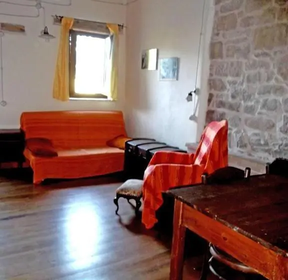 Perhehuone, Locanda Dell Istrice