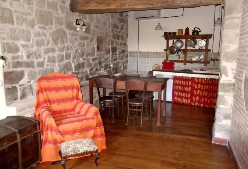 Perhehuone, Locanda Dell Istrice