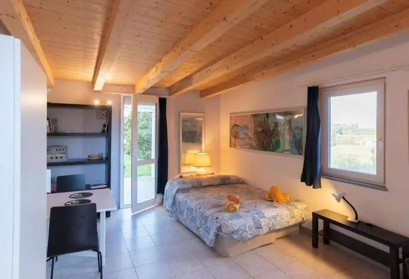 Huoneisto 1 Makuuhuone Allasnäkymä, Agriturismo La Pineta