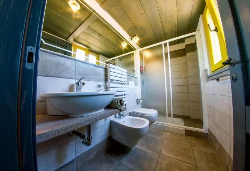 کلبه ییلاقی, Agriresidence L Antica Fattoria   Sul Lago