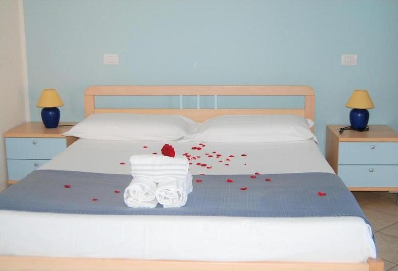 آپارتمان 1 خوابه همکف, I Lentischi