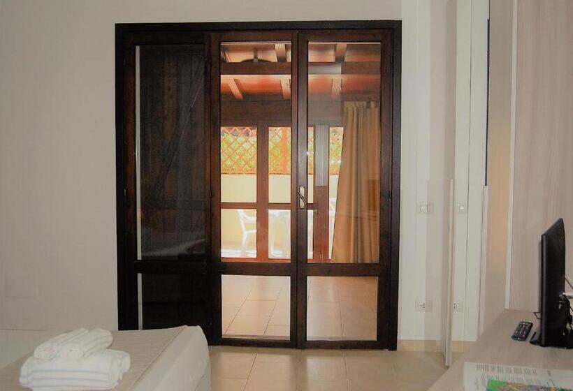 آپارتمان 1 خوابه, I Lentischi