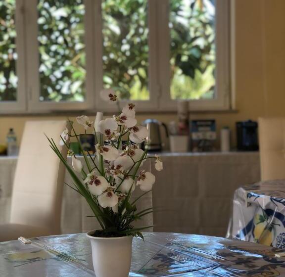 اتاق استاندارد سه تخته با بالکن, Thalassa Suite & Spa