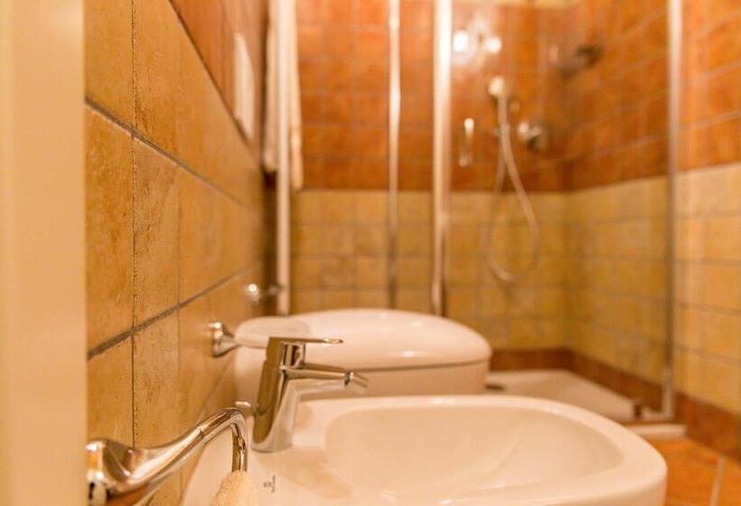 园景标准四人间, Cortecoraman