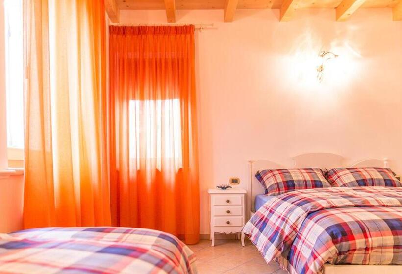 带花园景观的标准三人间, Cortecoraman