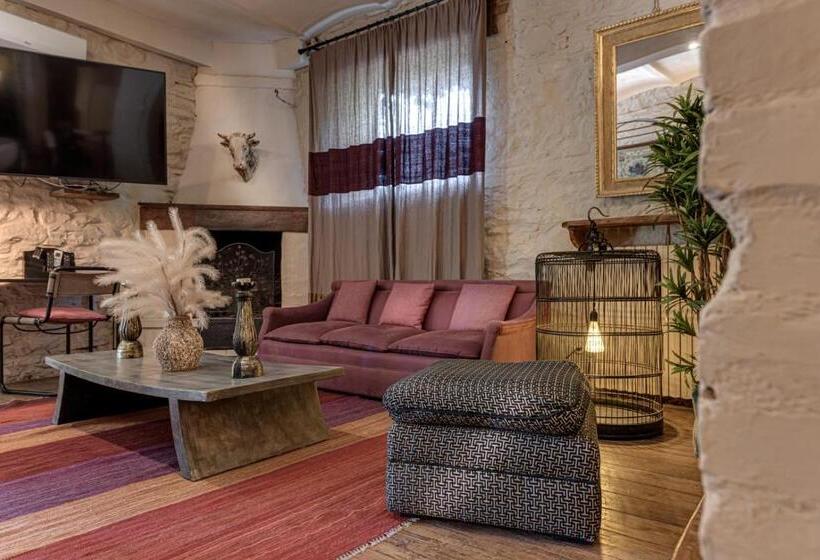 سوییت لوکس, La Striscia Wine Resort