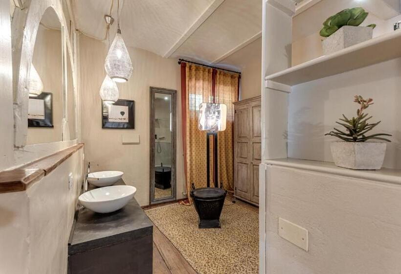 سوییت لوکس, La Striscia Wine Resort