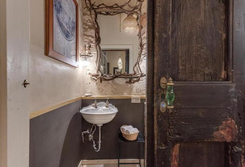 سوییت لوکس, La Striscia Wine Resort