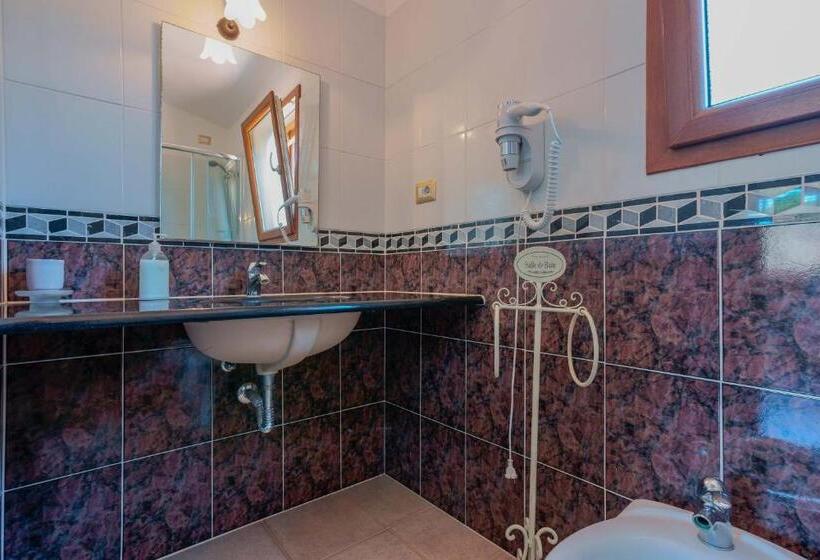 غرفة قياسية, L'oasi Del Cervo