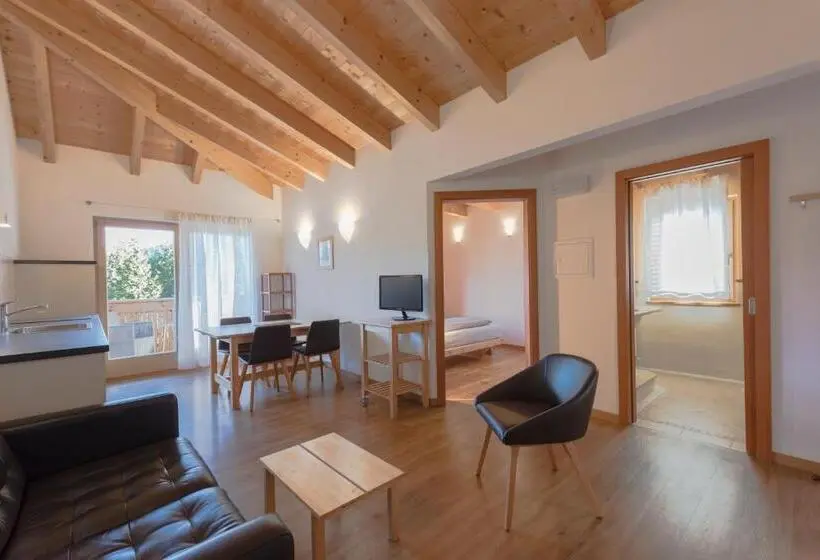 Perhehuoneisto, Residence Garni Haus Tschenett