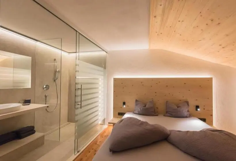 Perhehuoneisto, Residence Garni Haus Tschenett