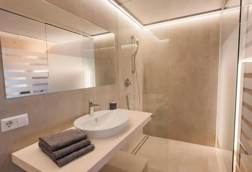 Deluxe-huone Parveke, Residence Garni Haus Tschenett